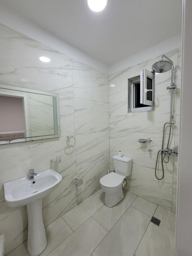 Hotel Taverna Zisi Erseke Экстерьер фото